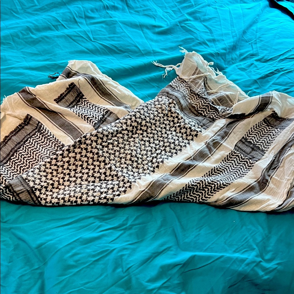 🔥Large Black and White Patterned Scarf